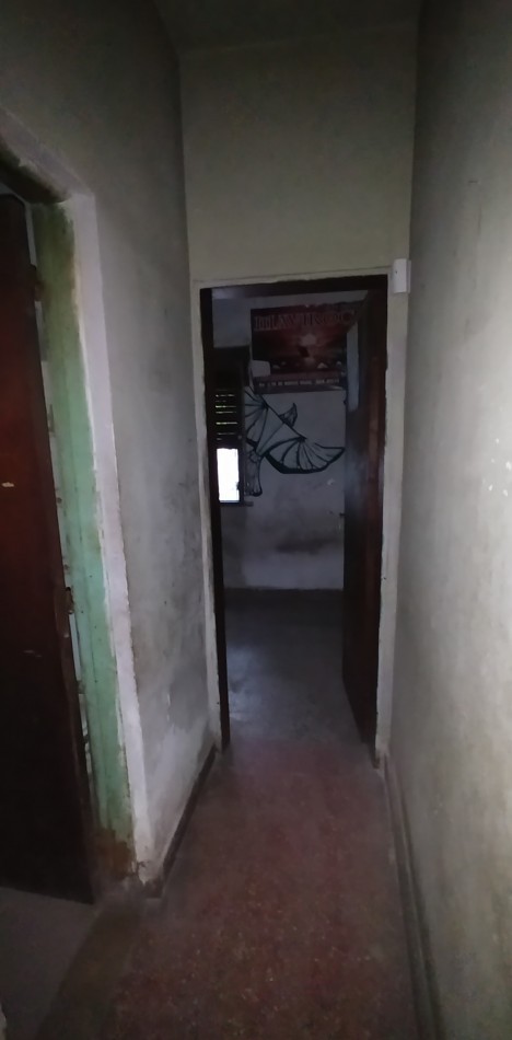 OCASION  !  NO APTA CREDITO casa c/ galpon, techo de losa, lote 8.66x29, 4 amb, baño, 3 dorm, e/ auto, 1 Cdra. de 2 Avenidas, Vs. transportes