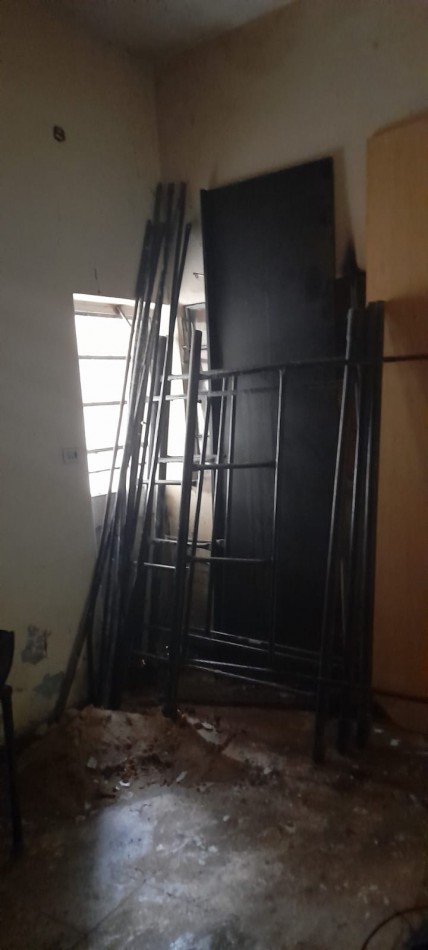 OPORTUNIDAD !!! IDEAL ENPRNDIMIENTO 282m2 EN ESQUINA (con casa a demoler)