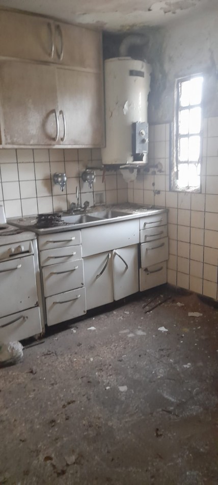 OPORTUNIDAD !!! IDEAL ENPRNDIMIENTO 282m2 EN ESQUINA (con casa a demoler)