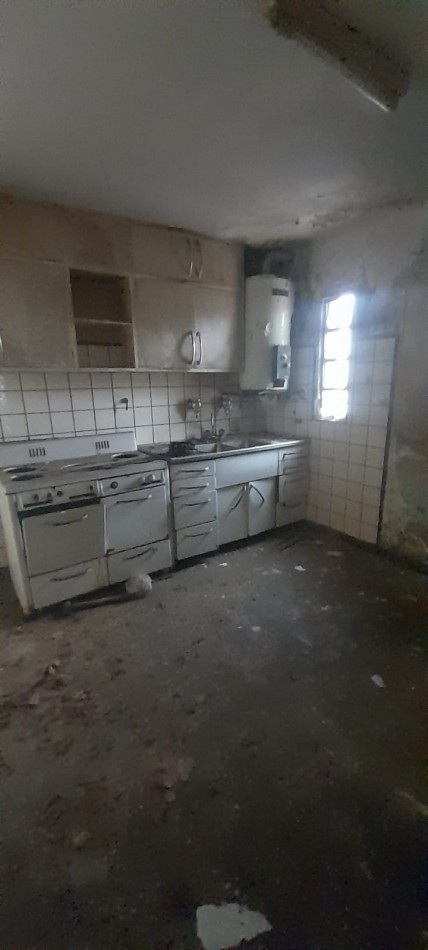 OPORTUNIDAD !!! IDEAL ENPRNDIMIENTO 282m2 EN ESQUINA (con casa a demoler)