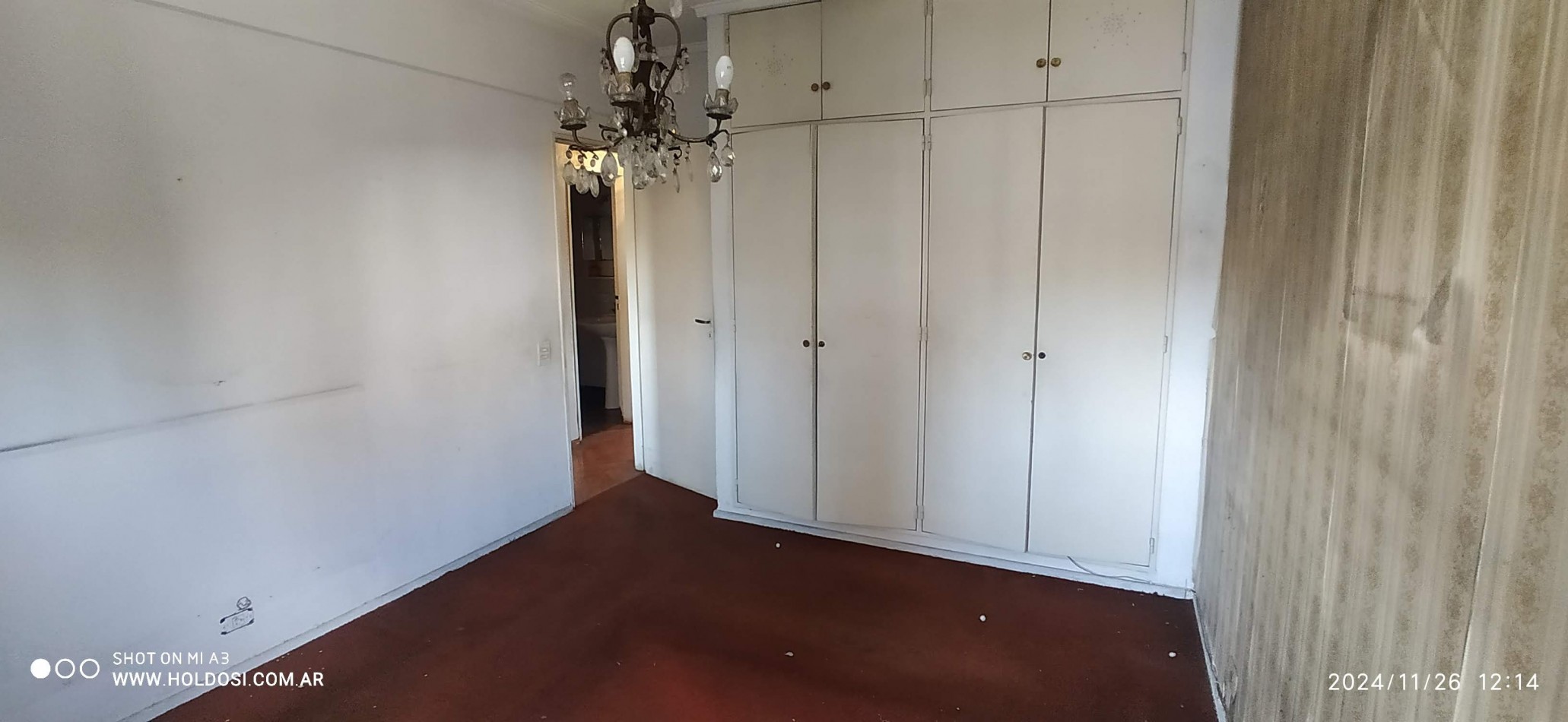 IMPORTANTE DEPARTAMENTO FLORESTA 5 ambientes y comedor diario o dependencia, 3 baños, 2 balcones.