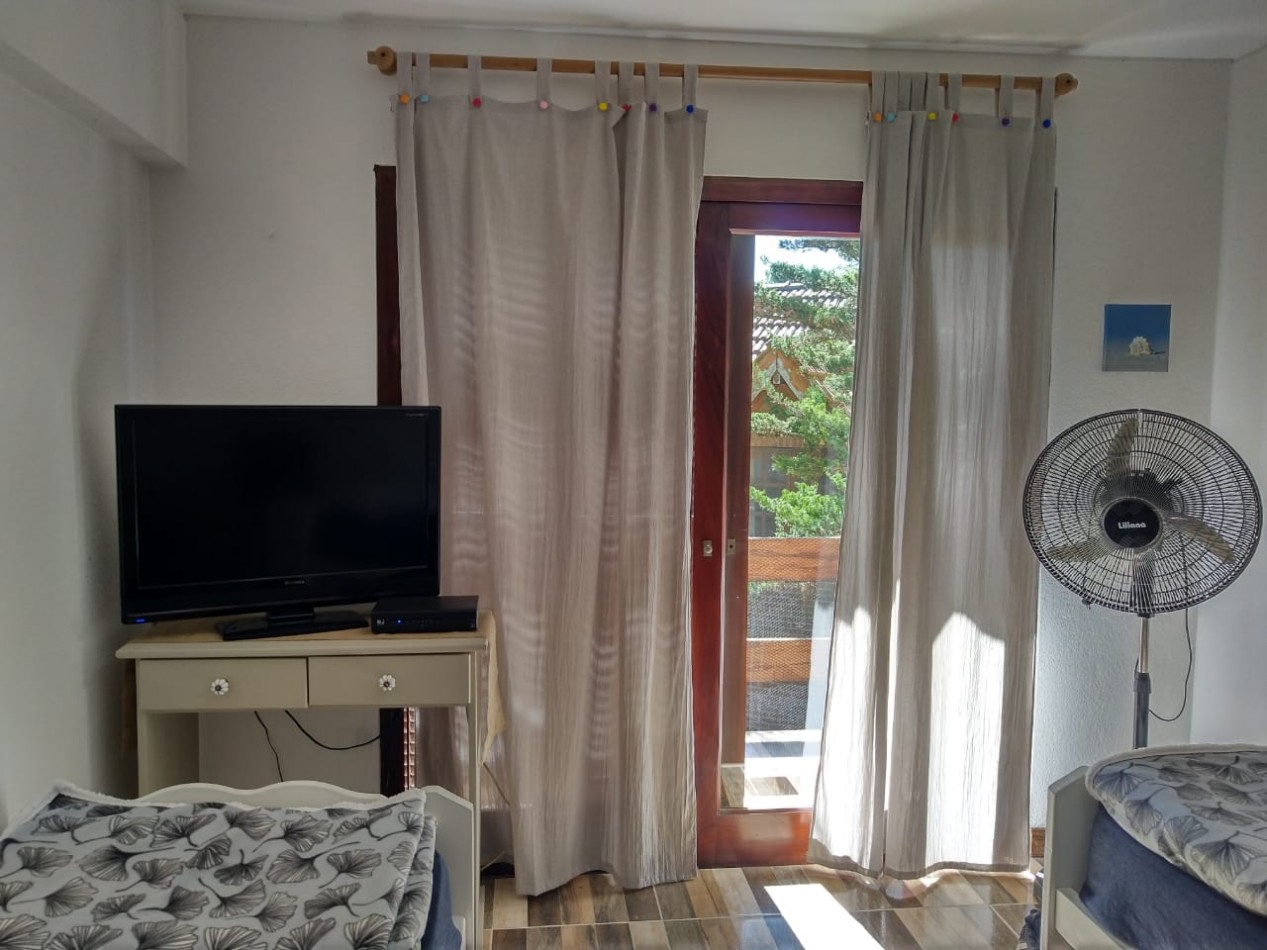 DEPTO 2 DORMITORIOS COCINA COMEDOR Y COCHERA FIJA