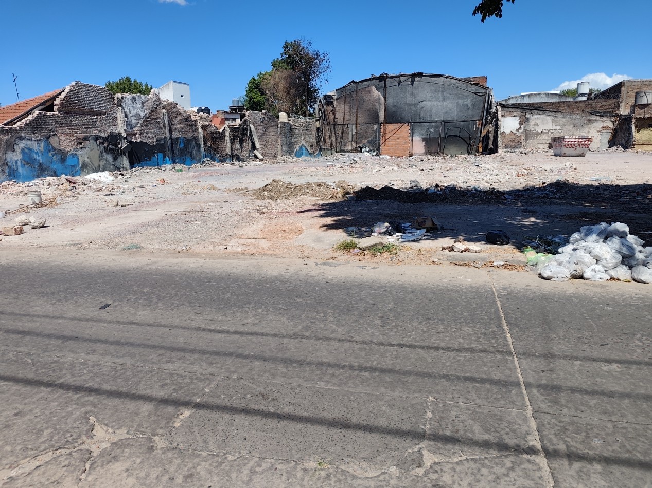 Lote de 20 x 50 a una cuadra de Martin rodriguez y una de Uriarte, ideal emprendimiento