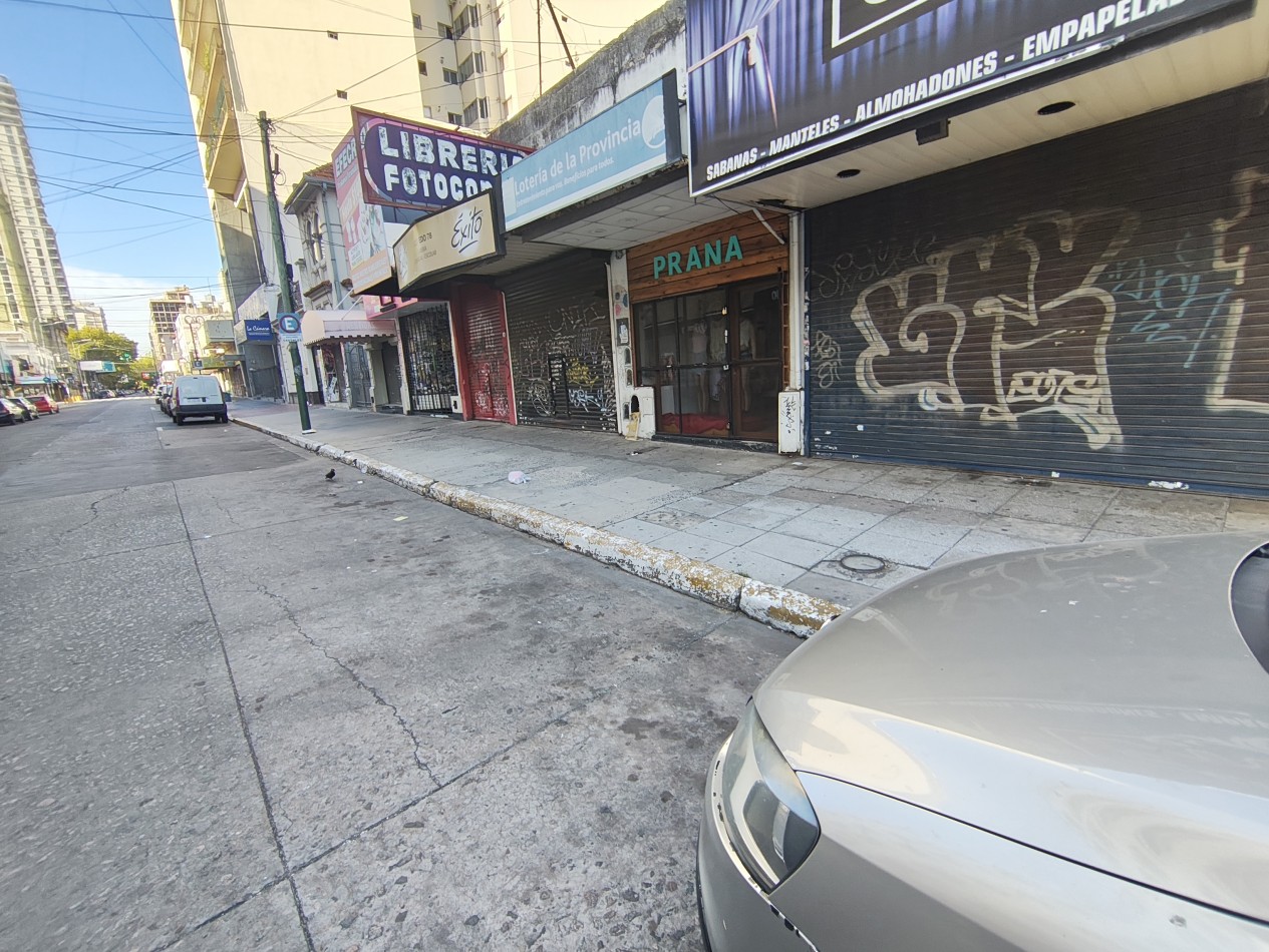 Local Comercial Premium - Lomas de Zamora Centro - Unico local vacio en la cuadra