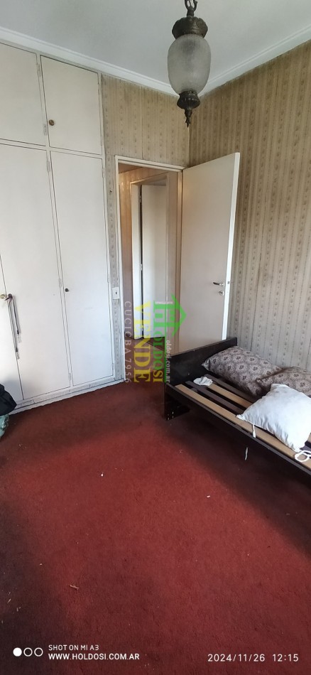 IMPORTANTE DEPARTAMENTO FLORESTA 5 ambientes y comedor diario o dependencia, 2 baños, 2 balcones.