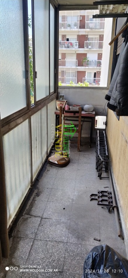 IMPORTANTE DEPARTAMENTO FLORESTA 5 ambientes y comedor diario o dependencia, 2 baños, 2 balcones.
