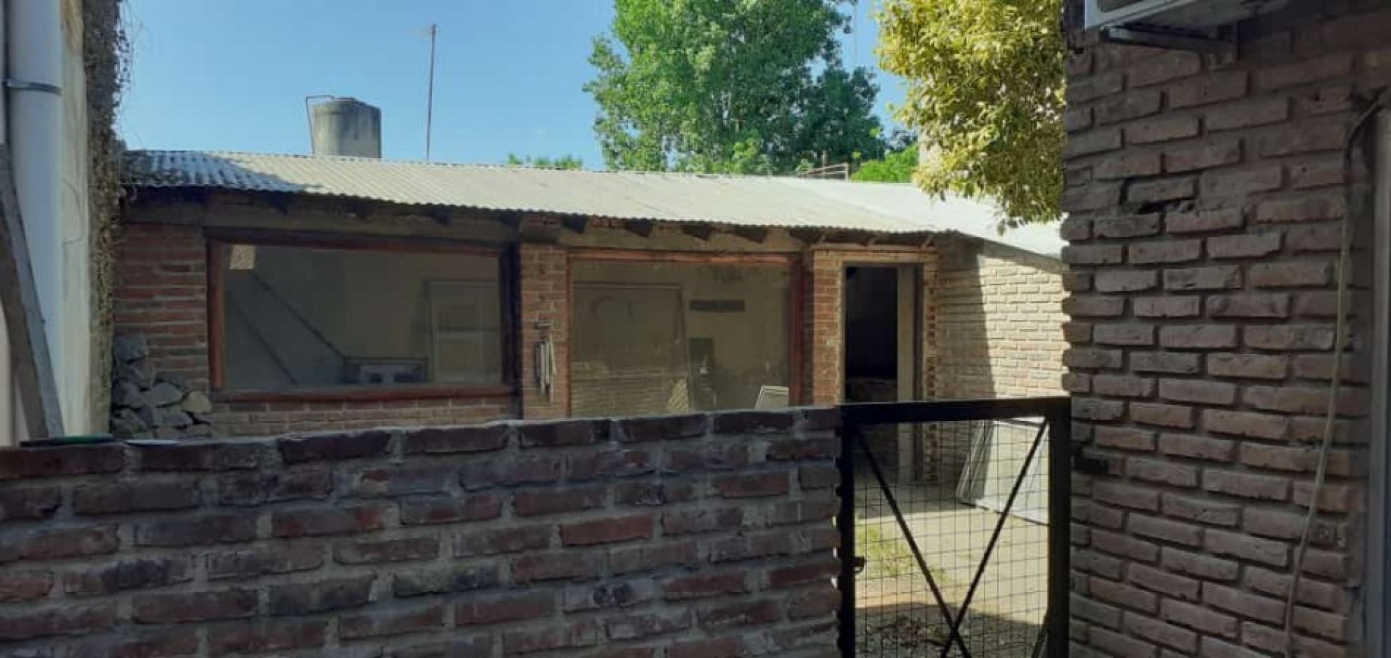 Casa en venta s/ lote de 8.66x25 losa 5 ambientes e/ dos auto