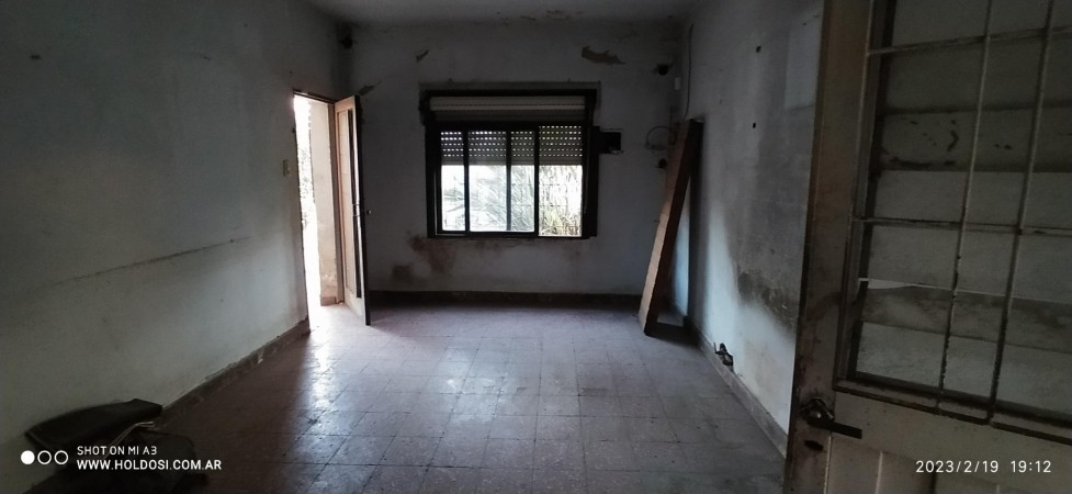 OPORTUNIDAD !!! Casa, lote 10x31, LOSA 4 amb. e/ auto, B° Sta. Lucia     