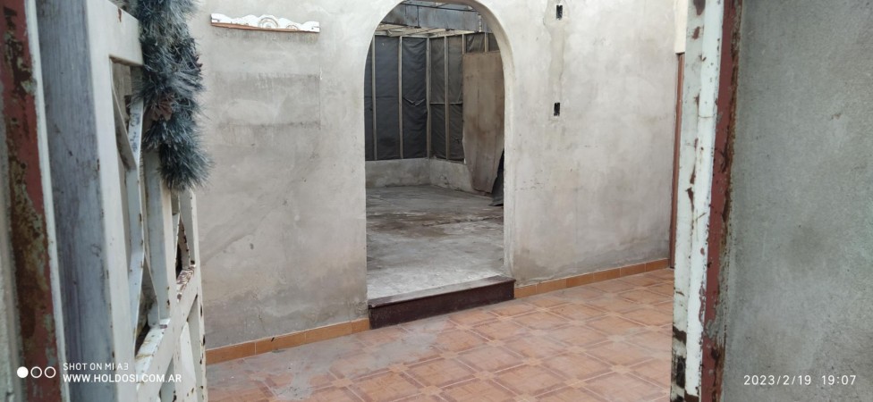 OPORTUNIDAD !!! Casa, lote 10x31, LOSA 4 amb. e/ auto, B° Sta. Lucia     