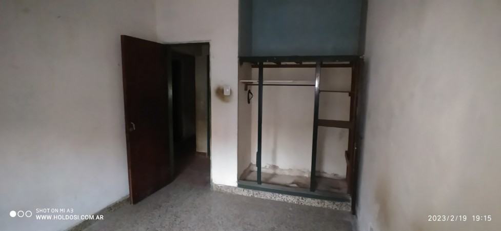 OPORTUNIDAD !!! Casa, lote 10x31, LOSA 4 amb. e/ auto, B° Sta. Lucia     