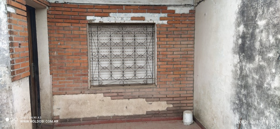 OPORTUNIDAD !!! Casa, lote 10x31, LOSA 4 amb. e/ auto, B° Sta. Lucia     