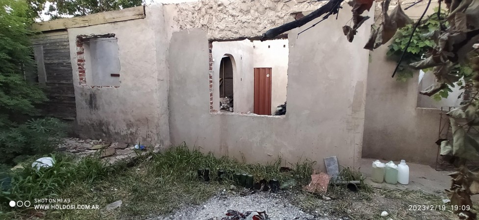 OPORTUNIDAD !!! Casa, lote 10x31, LOSA 4 amb. e/ auto, B° Sta. Lucia     