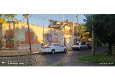 OPORTUNIDAD !!! IDEAL ENPRNDIMIENTO 282m2 EN ESQUINA (con casa a demoler)